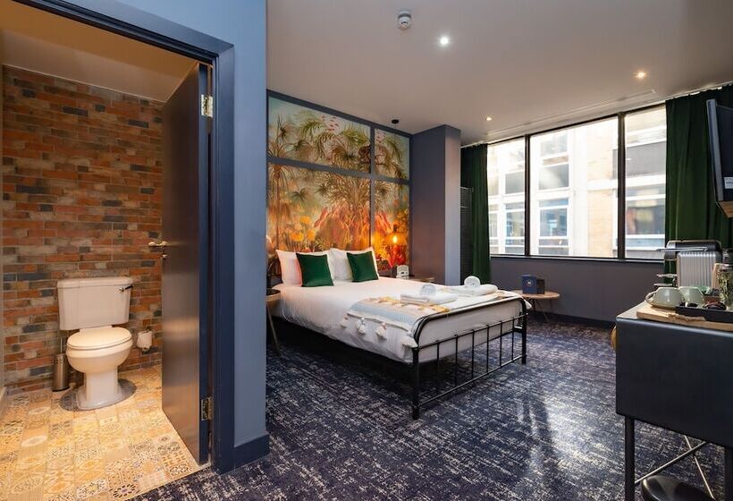 디럭스 룸, The Market House