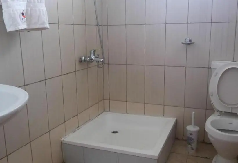 اتاق لوکس, Westcliff