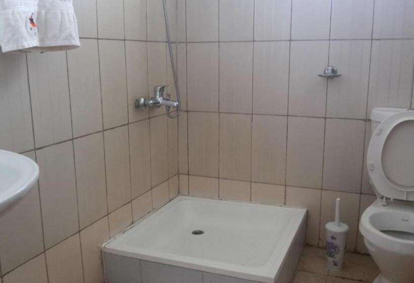 اتاق لوکس, Westcliff