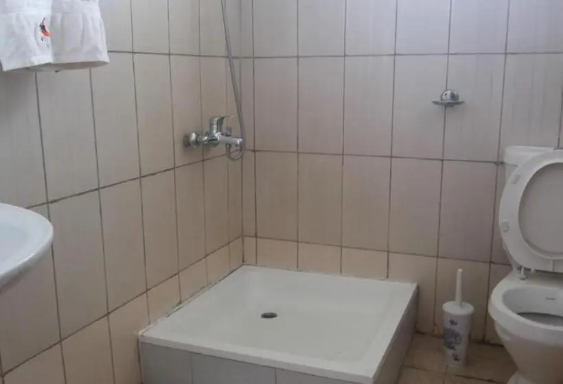 اتاق لوکس, Westcliff