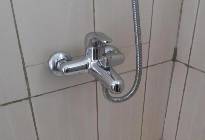 اتاق لوکس, Westcliff