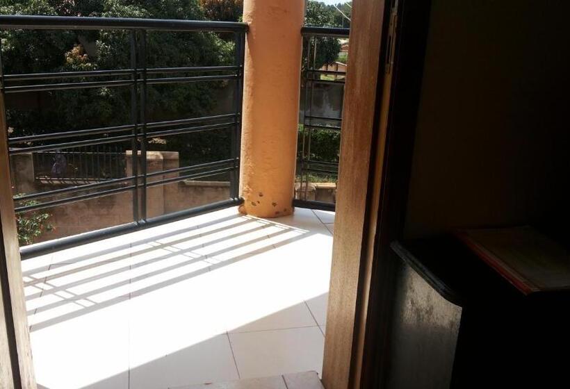 اتاق لوکس, Westcliff