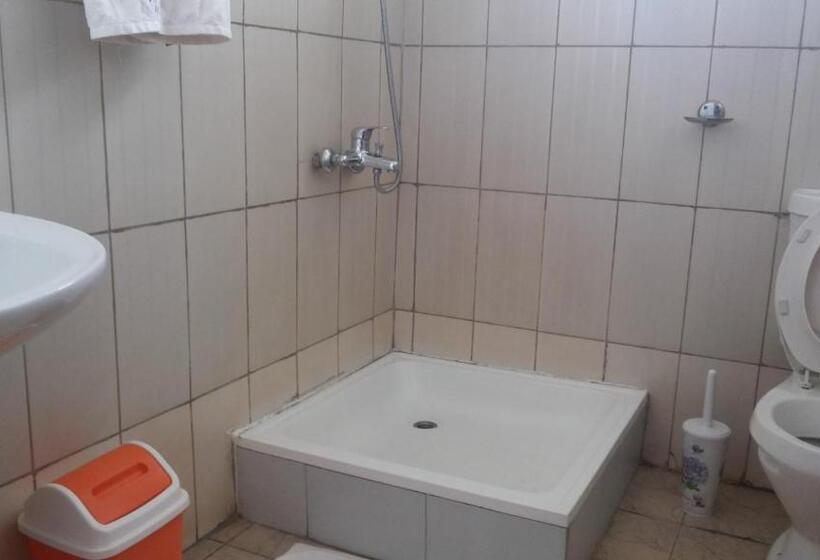 اتاق لوکس, Westcliff
