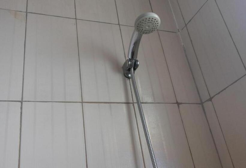 اتاق لوکس, Westcliff