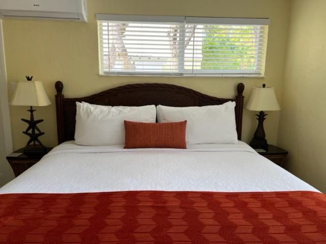 Standard Szoba King Size Bed, Coconut Bay Resort   Key Largo