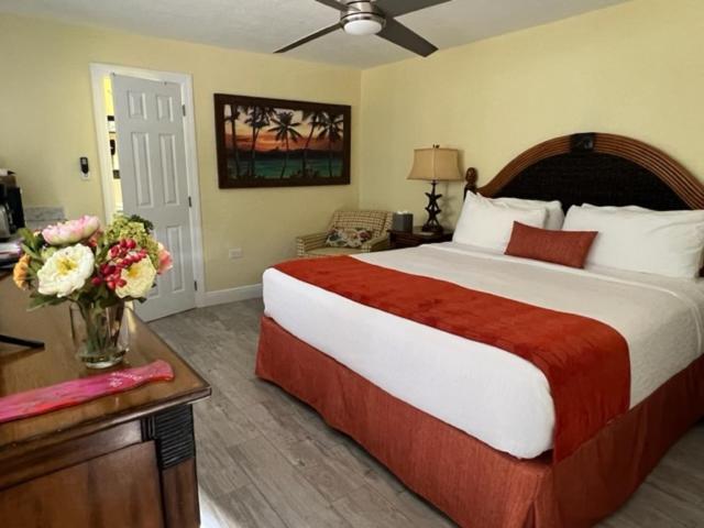 Standard Szoba King Size Bed, Coconut Bay Resort   Key Largo
