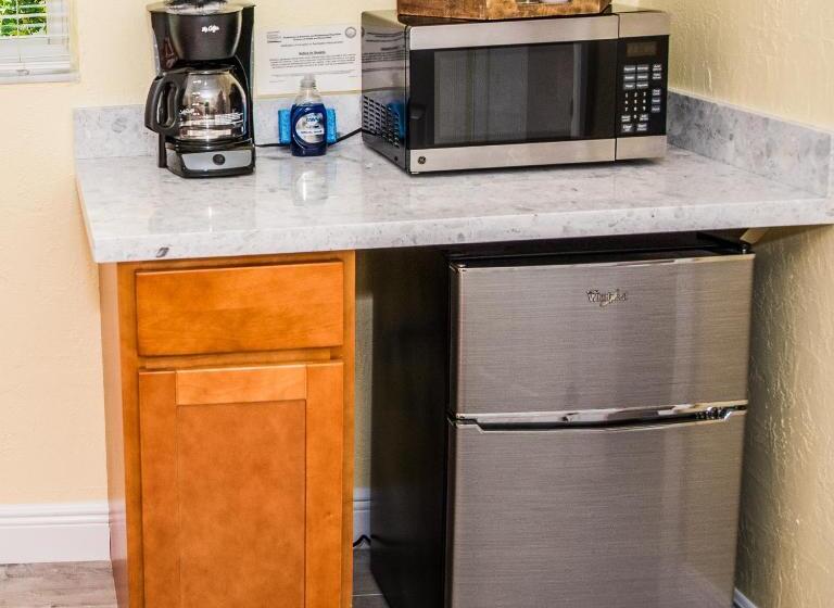 Standard Szoba King Size Bed, Coconut Bay Resort   Key Largo