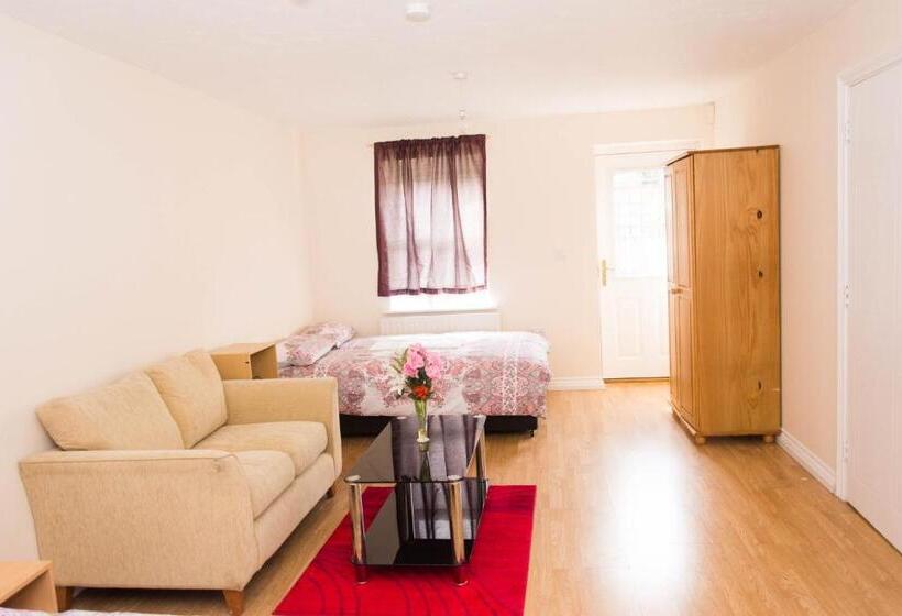 Номер Deluxe с Балконом, Queen Guest House