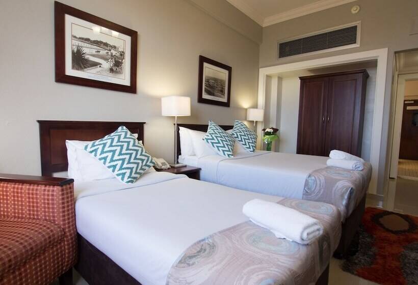 标准三人间, Albany