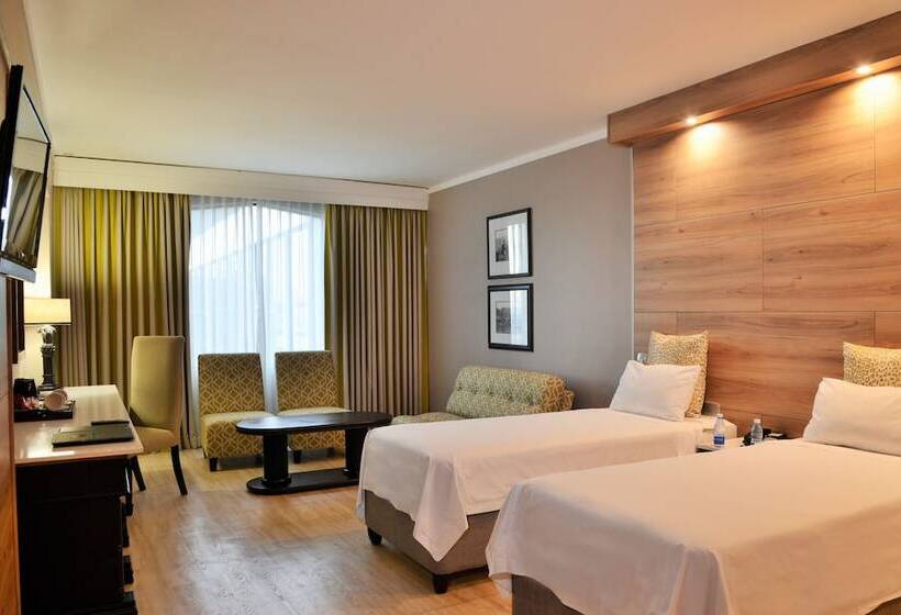 חדר משפחתי, The Capetonian   Halal