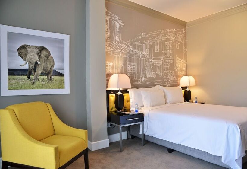 חדר משפחתי, The Capetonian   Halal