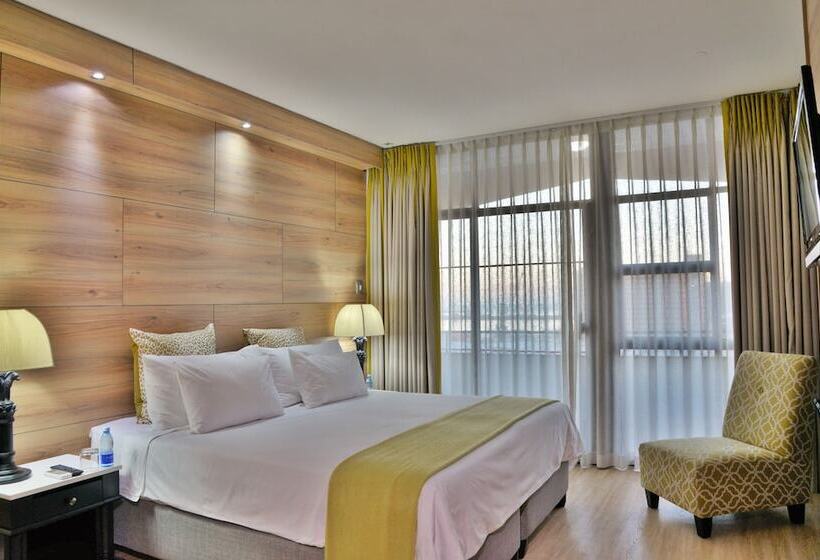 חדר משפחתי, The Capetonian   Halal