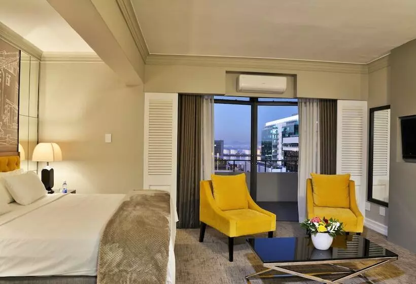 Suite, The Capetonian   Halal