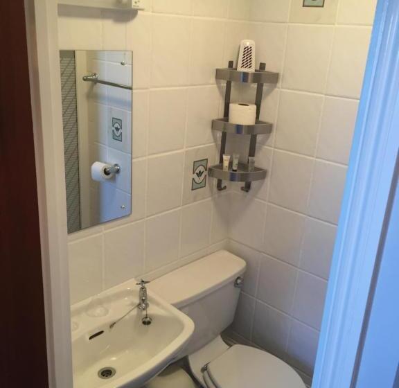 家庭间, Inglewood Guest House