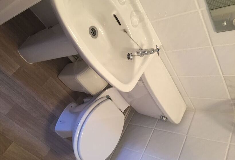 家庭间, Inglewood Guest House