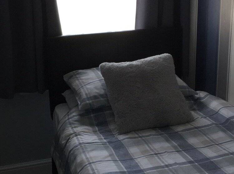 标准单人间, Inglewood Guest House