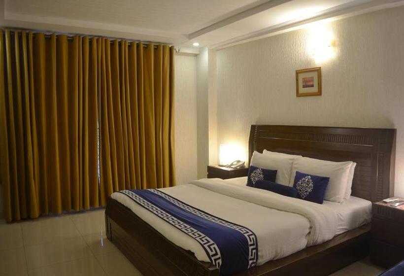 اتاق استاندارد با تخت بزرگ, Holiday Grand Resort Bhurban