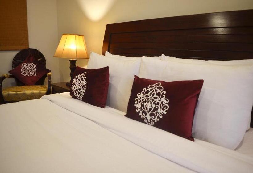 اتاق استاندارد با تخت بزرگ, Holiday Grand Resort Bhurban