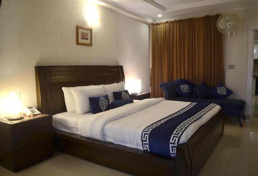 سوییت جونیور با بالکن, Holiday Grand Resort Bhurban