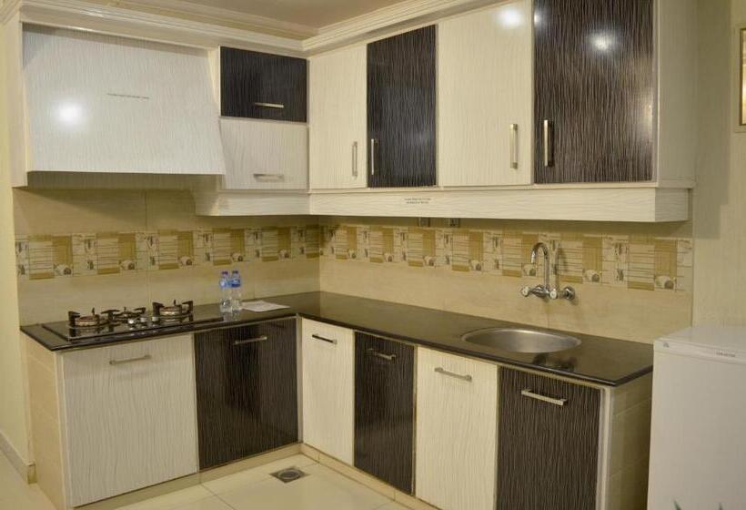 سوییت جونیور با بالکن, Holiday Grand Resort Bhurban