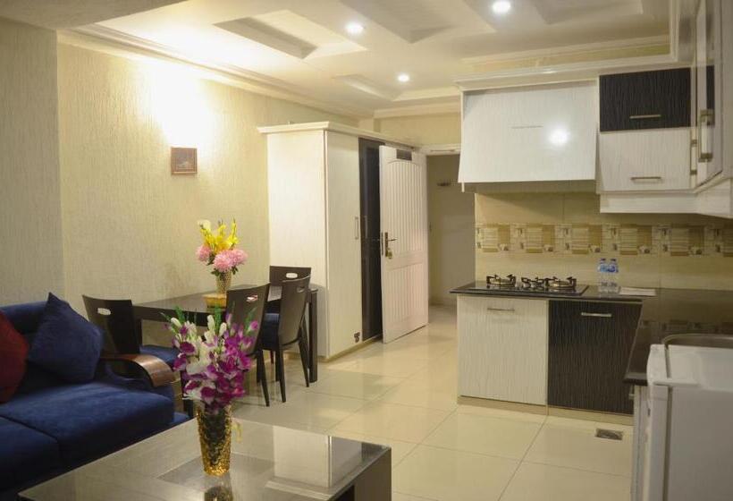 سوییت جونیور با بالکن, Holiday Grand Resort Bhurban