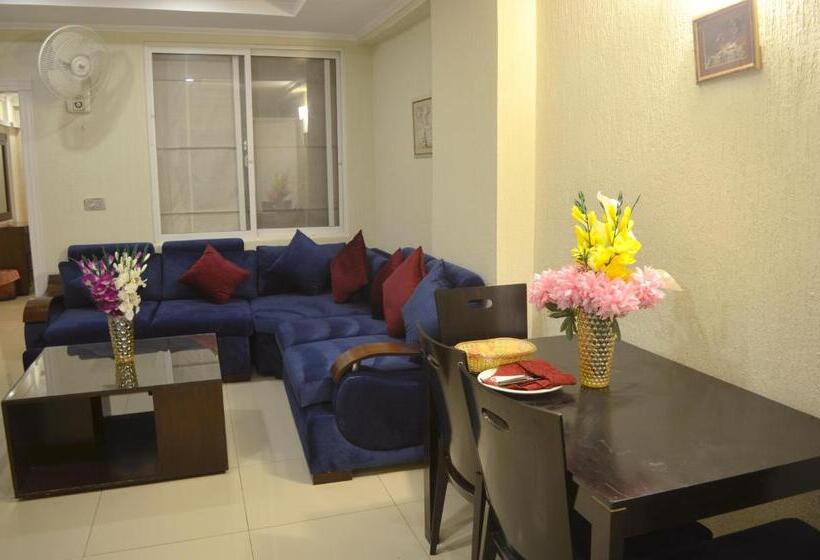 سوییت جونیور با بالکن, Holiday Grand Resort Bhurban