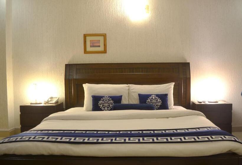 سوییت جونیور با بالکن, Holiday Grand Resort Bhurban