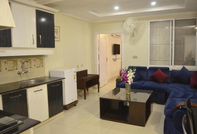 سوییت جونیور با بالکن, Holiday Grand Resort Bhurban