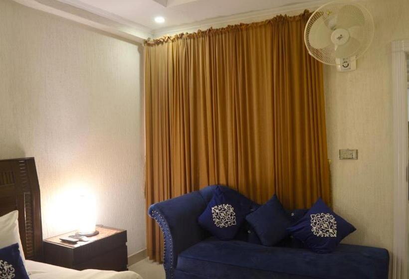 سوییت جونیور با بالکن, Holiday Grand Resort Bhurban