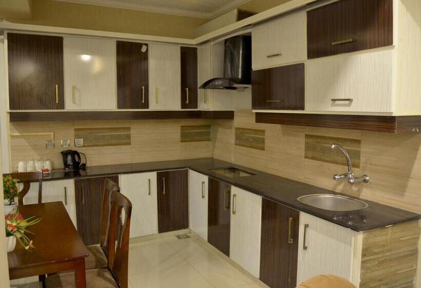 سوییت اجرایی, Holiday Grand Resort Bhurban