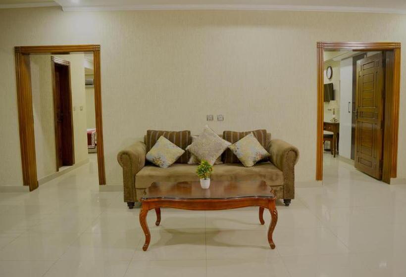 سوییت اجرایی, Holiday Grand Resort Bhurban