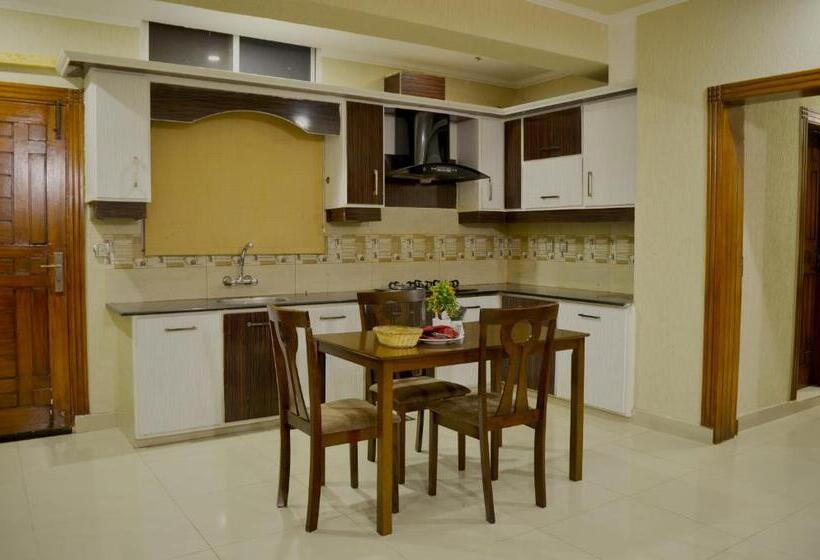 سوییت اجرایی, Holiday Grand Resort Bhurban