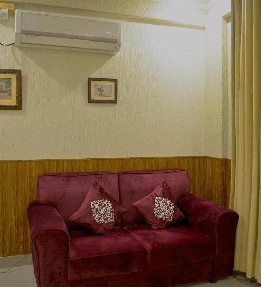 سوییت اجرایی, Holiday Grand Resort Bhurban