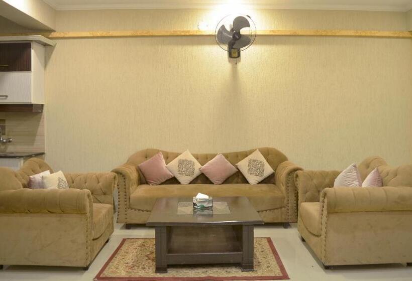 سوییت اجرایی, Holiday Grand Resort Bhurban