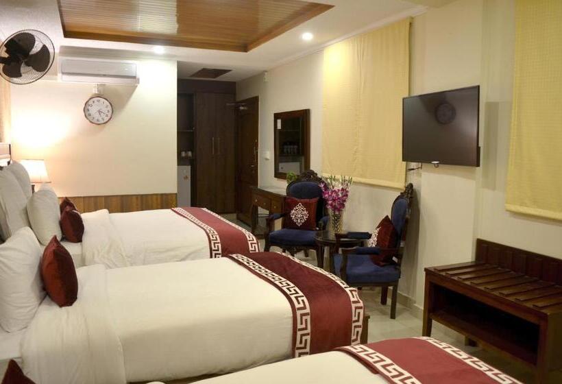 اتاق خانوادگی, Holiday Grand Resort Bhurban