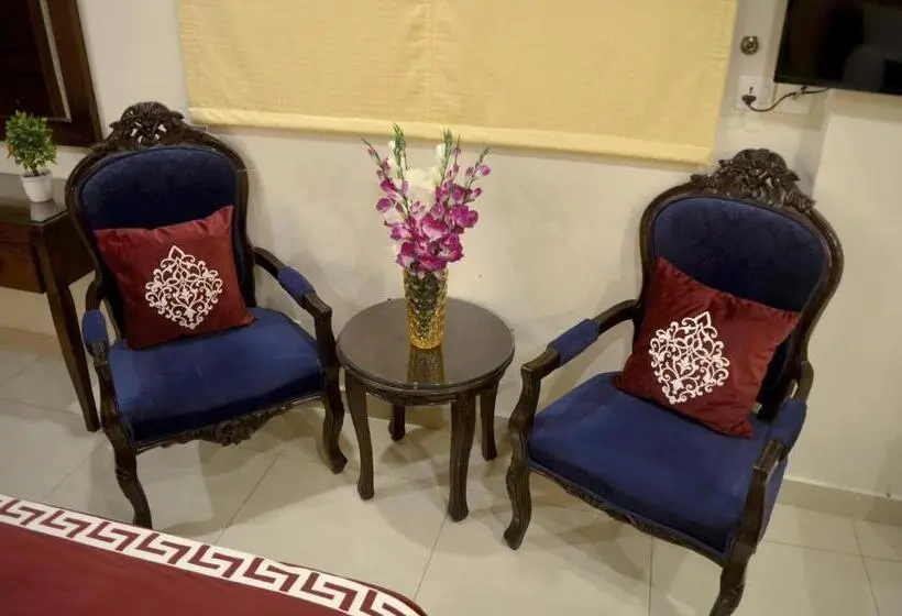 اتاق خانوادگی, Holiday Grand Resort Bhurban