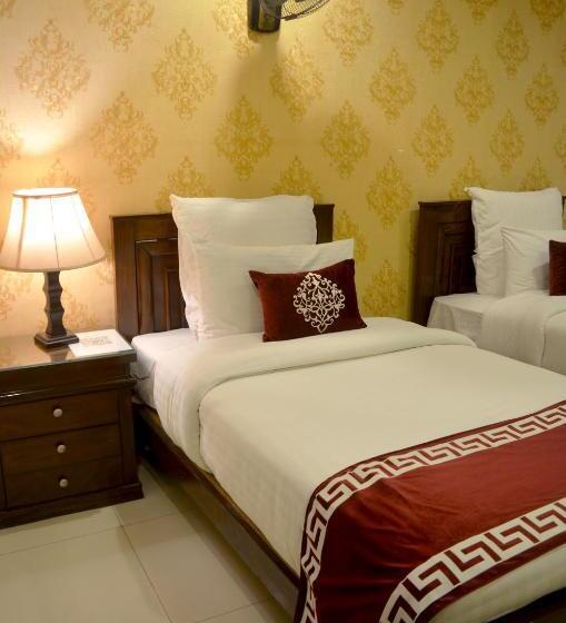 اتاق خانوادگی, Holiday Grand Resort Bhurban