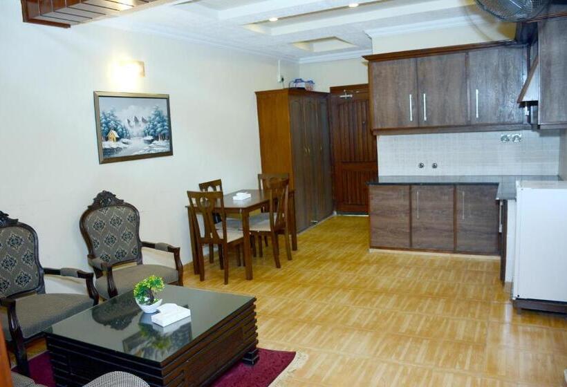 سوییت جونیور با بالکن, Holiday Grand Resort Bhurban