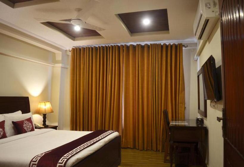 سوییت جونیور با بالکن, Holiday Grand Resort Bhurban