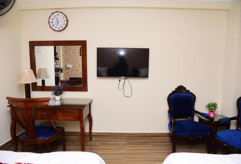 سوییت جونیور با بالکن, Holiday Grand Resort Bhurban