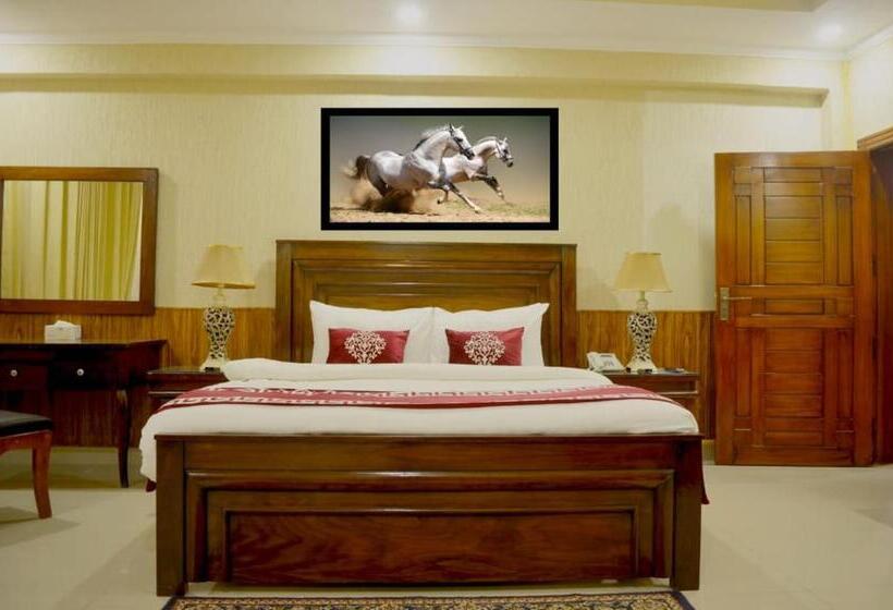 سوییت اجرایی, Holiday Grand Resort Bhurban