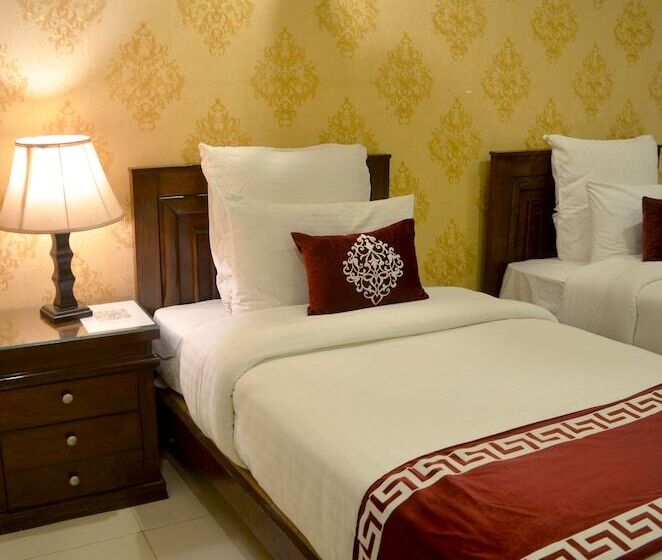 اتاق خانوادگی, Holiday Grand Resort Bhurban