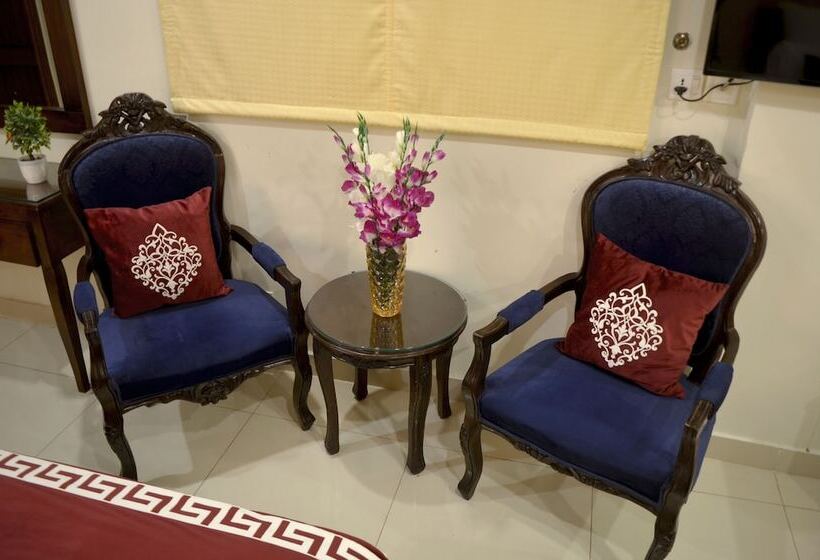 اتاق خانوادگی, Holiday Grand Resort Bhurban