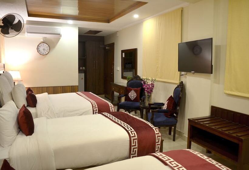 اتاق خانوادگی, Holiday Grand Resort Bhurban