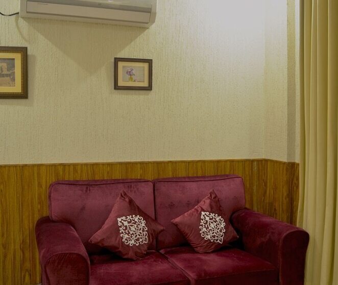 سوییت اجرایی, Holiday Grand Resort Bhurban