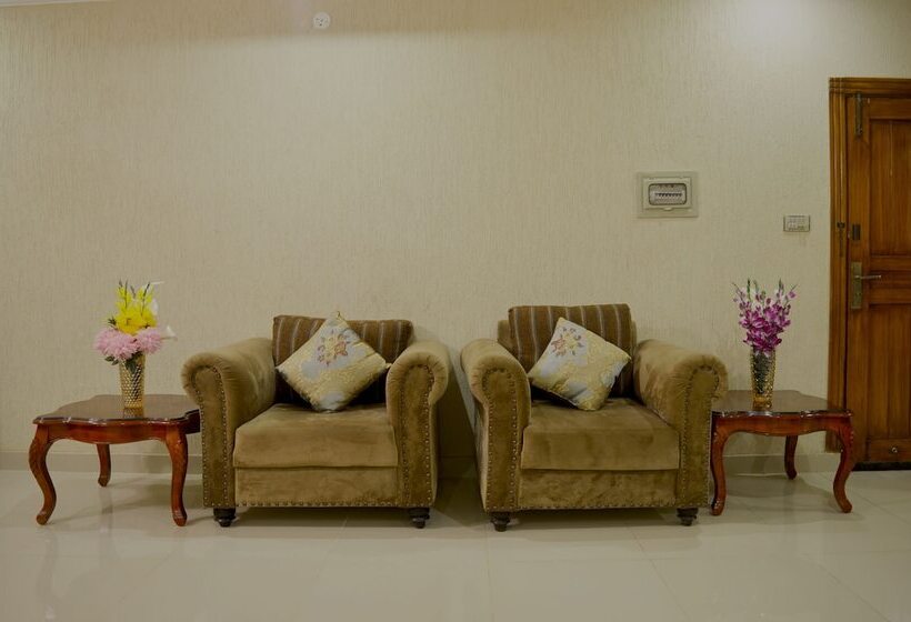 سوییت اجرایی, Holiday Grand Resort Bhurban