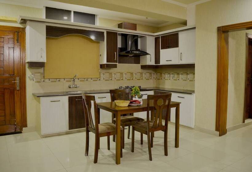 سوییت اجرایی, Holiday Grand Resort Bhurban