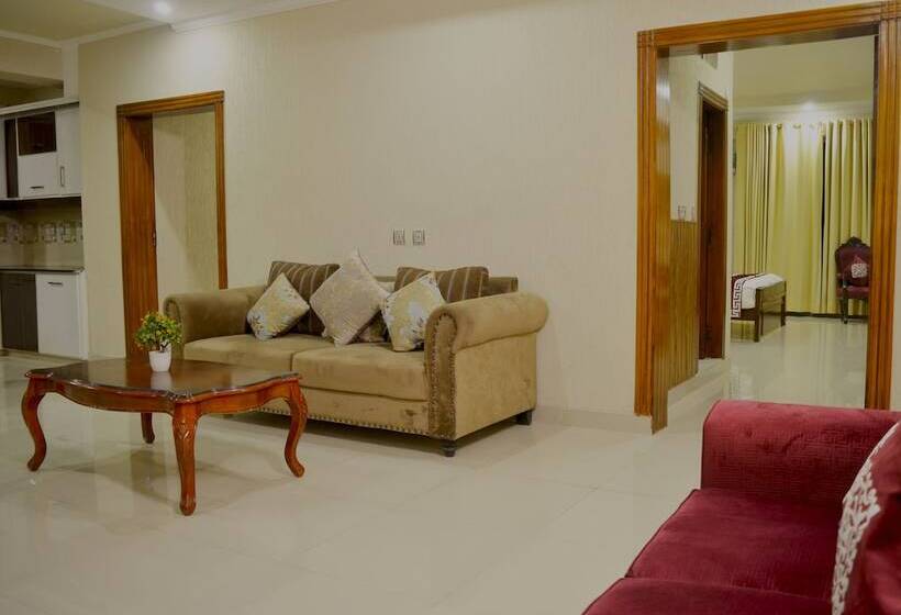 سوییت اجرایی, Holiday Grand Resort Bhurban