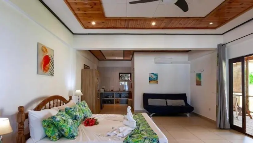 اتاق لوکس سه تخته, Hyde Tide Guesthouse