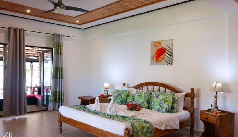 اتاق لوکس سه تخته, Hyde Tide Guesthouse